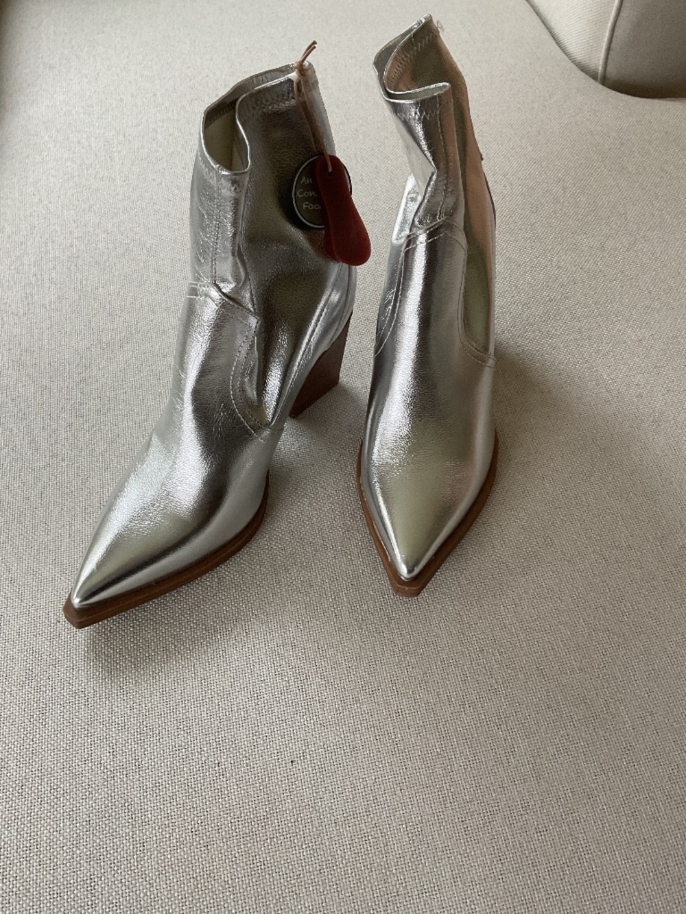 MIA NWT Women’s Silver Metallic Block Heel Boots